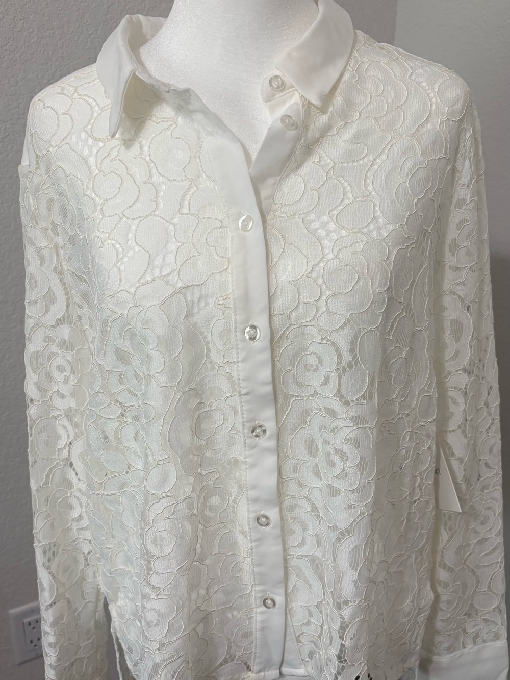 Ellen Tracy Ivory Floral Lace Top